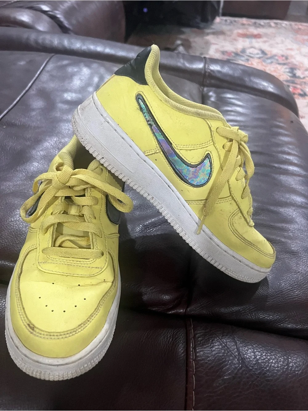 Nike Air Force 1 LV8 GS Volt Yellow Iridescent Swoosh Sneakers US 6Y /W8